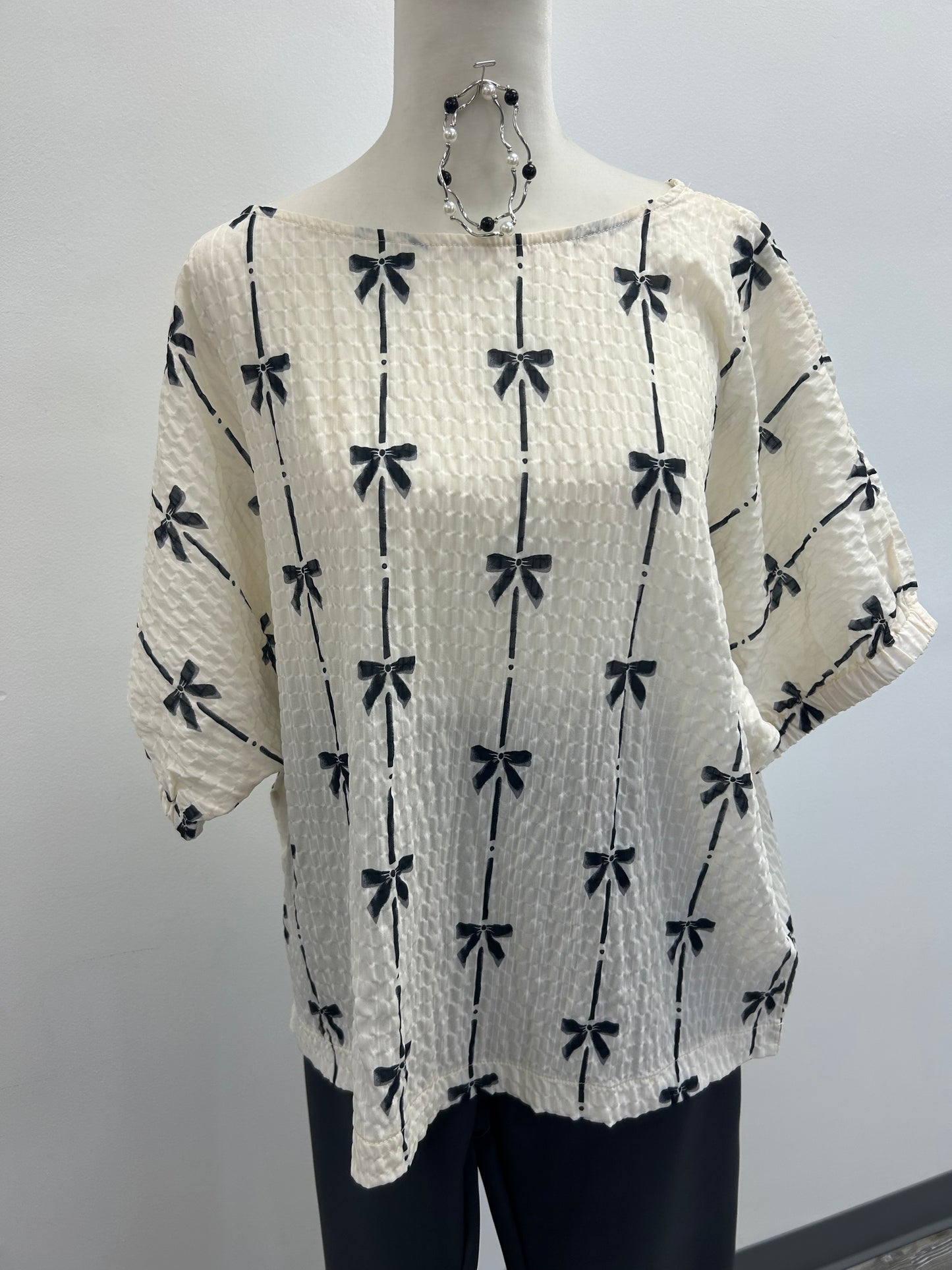 Bow Print Puff Sleeve Top
